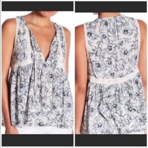 Melrose and Market Floral Sleeveless Top Size Medium